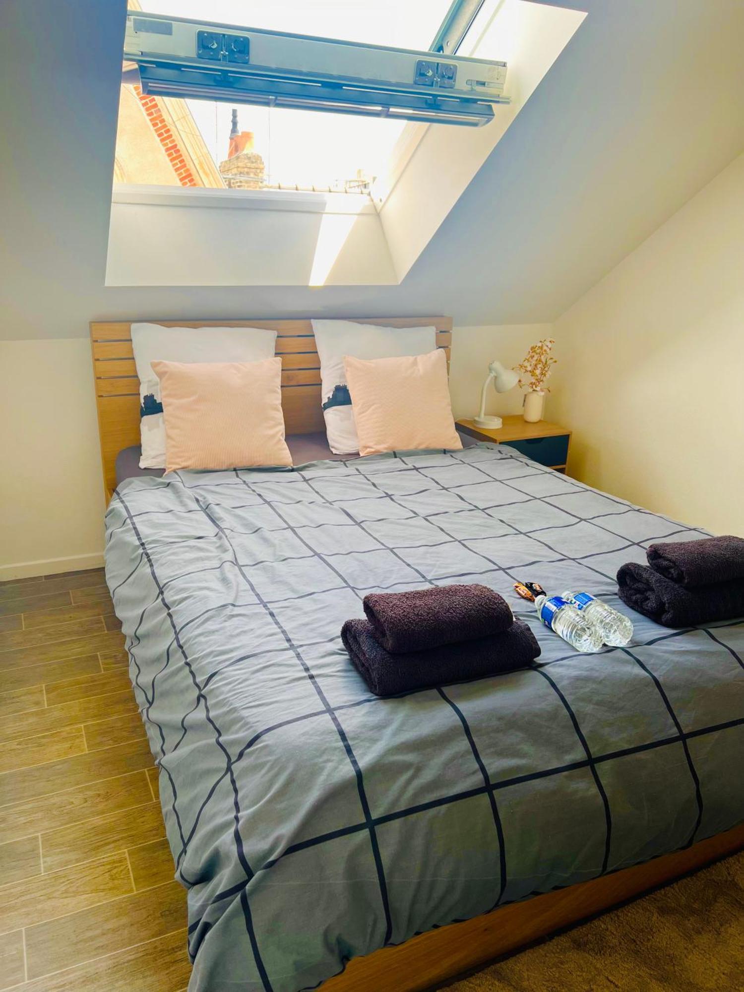 Superbe Appartement Tres Calme Et Confortable Reims Esterno foto